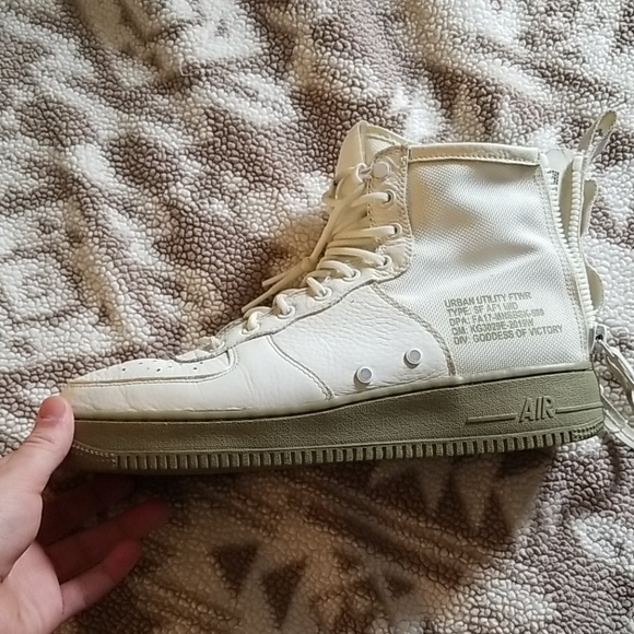 All white Air Force - Picture 2 of 3